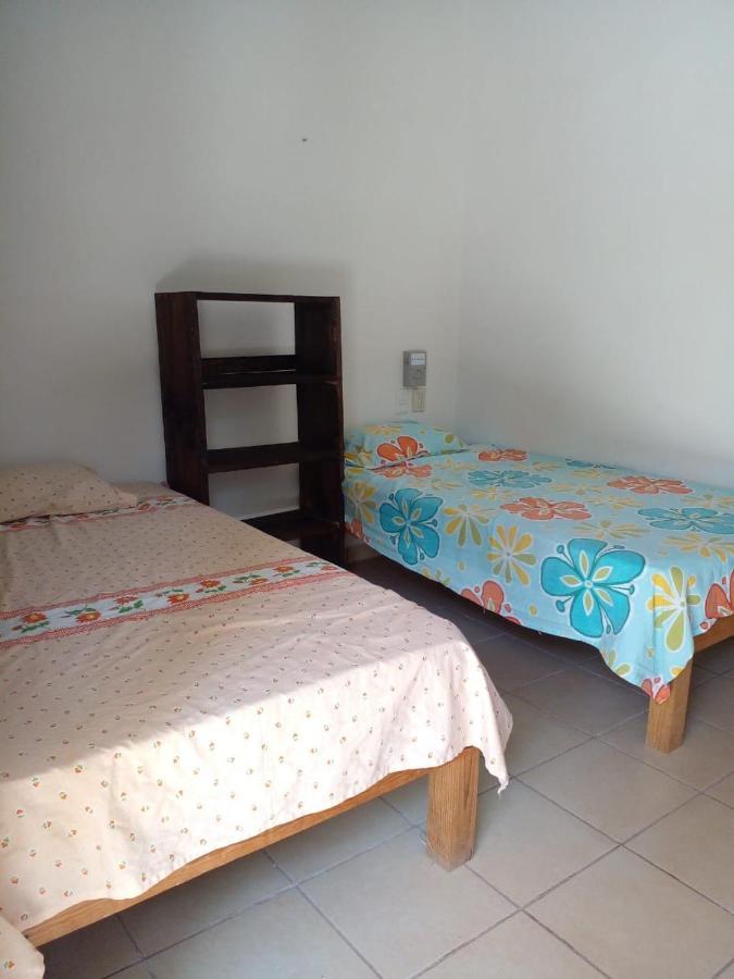 Posada Dos Hermanas Barra de la Cruz Pokoj fotografie